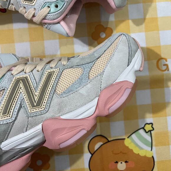 New Balance 9060 Gray And Pink Running Shoes - Picture 3 of 6